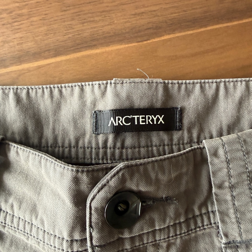 Arc'teryx Men's Gray Utility Pants size 32 waist - Picture 3 of 10